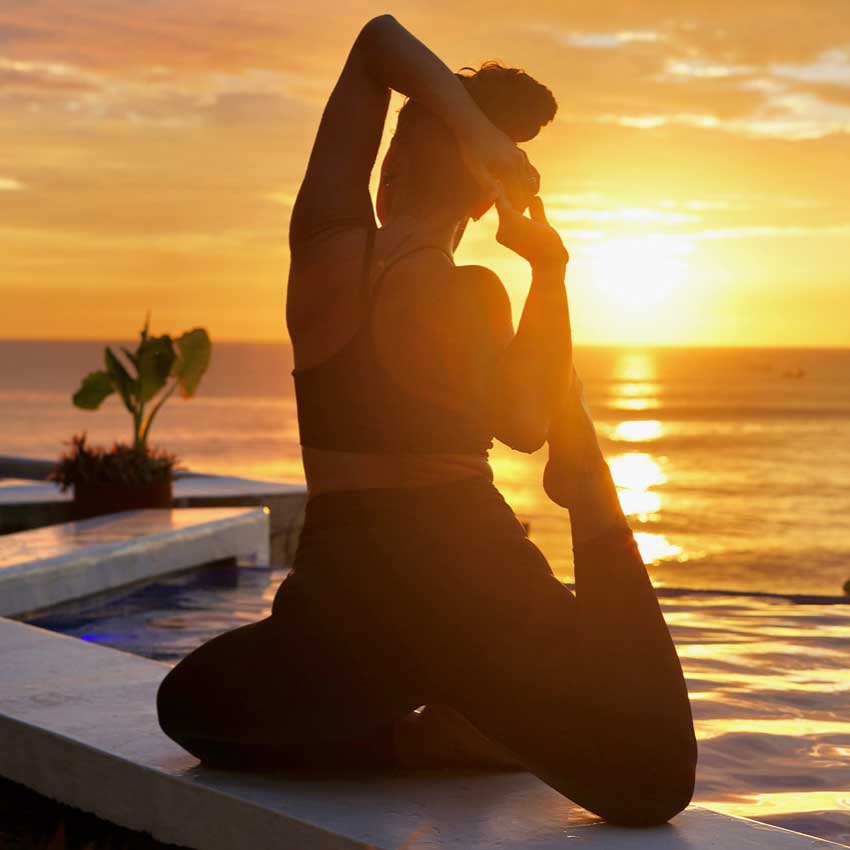 Aula de yoga no Miramar Surfcamp